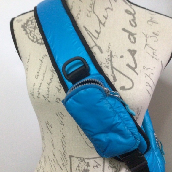 iSkin The Sling Tech Sling Crossbody Bag Marine Blue - Picture 7 of 15